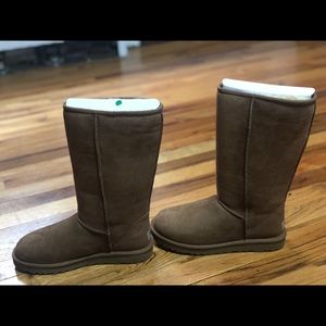 NWT Women’s UGG Classic Tall Boots size 7 Chestnut